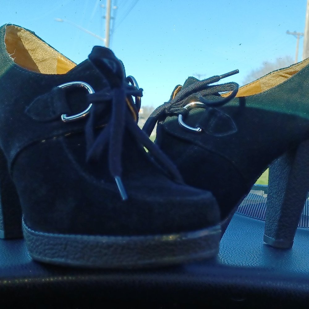 MICHAEL KORS BLK SUEDE 4 INCH HIGH HEELS SIZE 8
